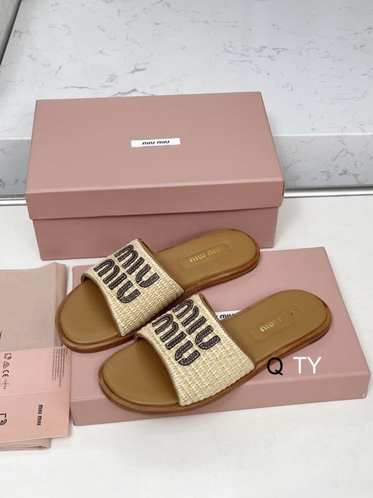 MM Raffia Logo Slide
