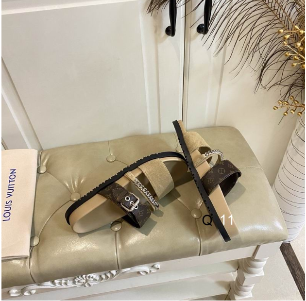 LV Chain Luxe Triple Strap