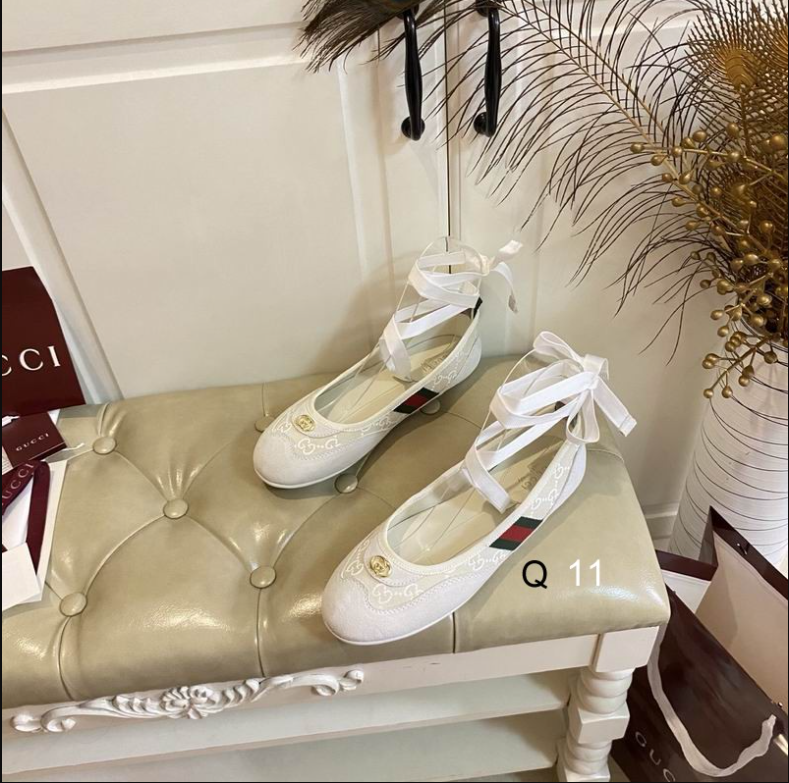 GUC Ribbon Ballet Flat