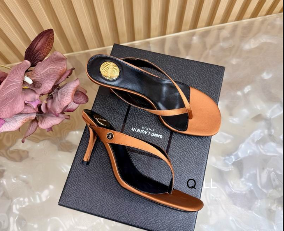 SL Sculpted Thong Heel