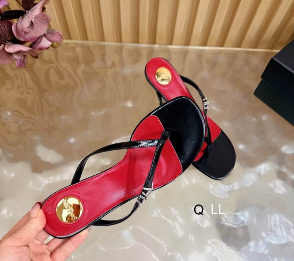 SL Solenne Thong Heel